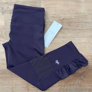 NWT✨ ALO Yoga Tonal Fabric Blocked Capri- Small